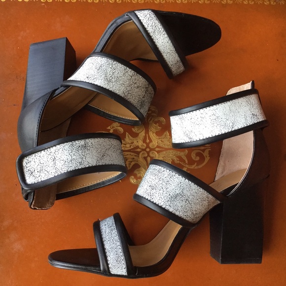 Report Signature Black/White LEATHER Strappy Sandals Heels 7M - Picture 13 of 15